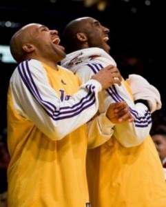 Kobe and Fisher laughing it up (AP Photo/ Jeff Lewis)